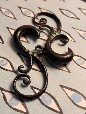 BUFFALO HORN & GENUINE OPAL stretched ear hangers, 5” length